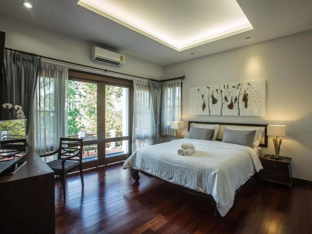 Bed in Doltara Boutique Resort