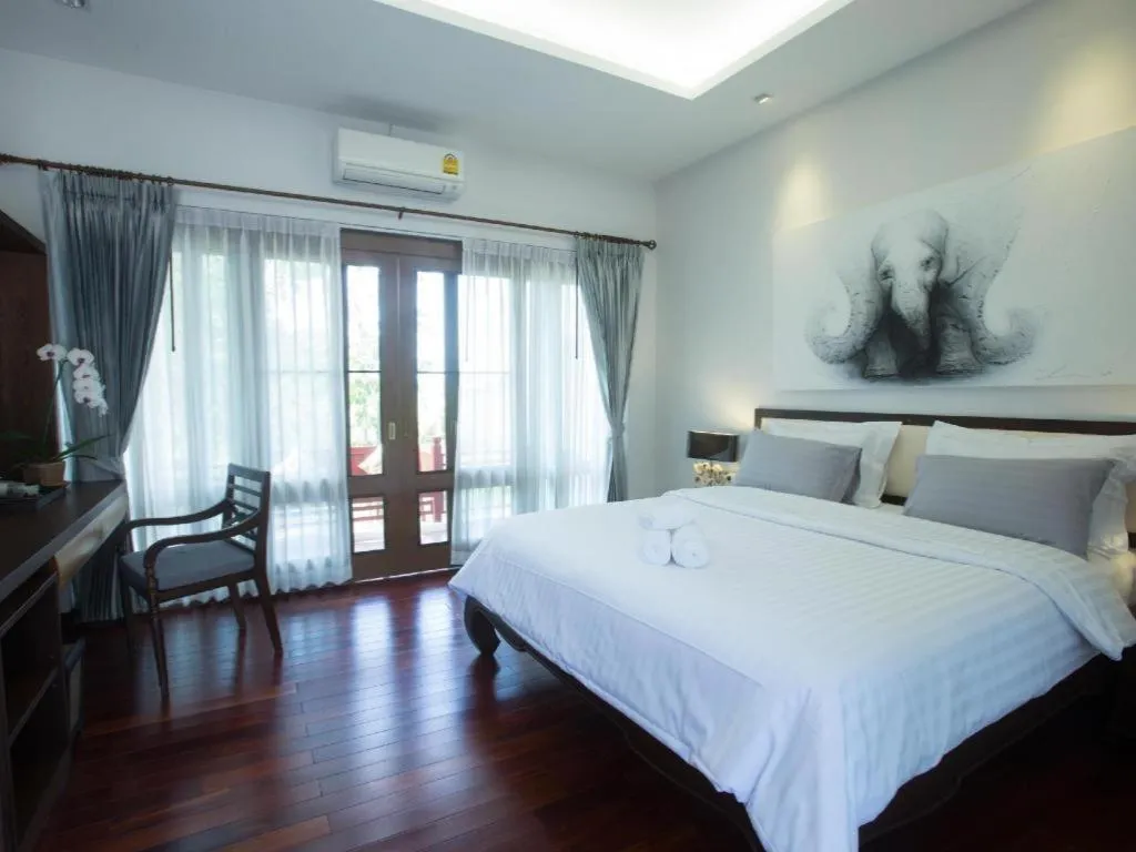 Bed in Doltara Boutique Resort