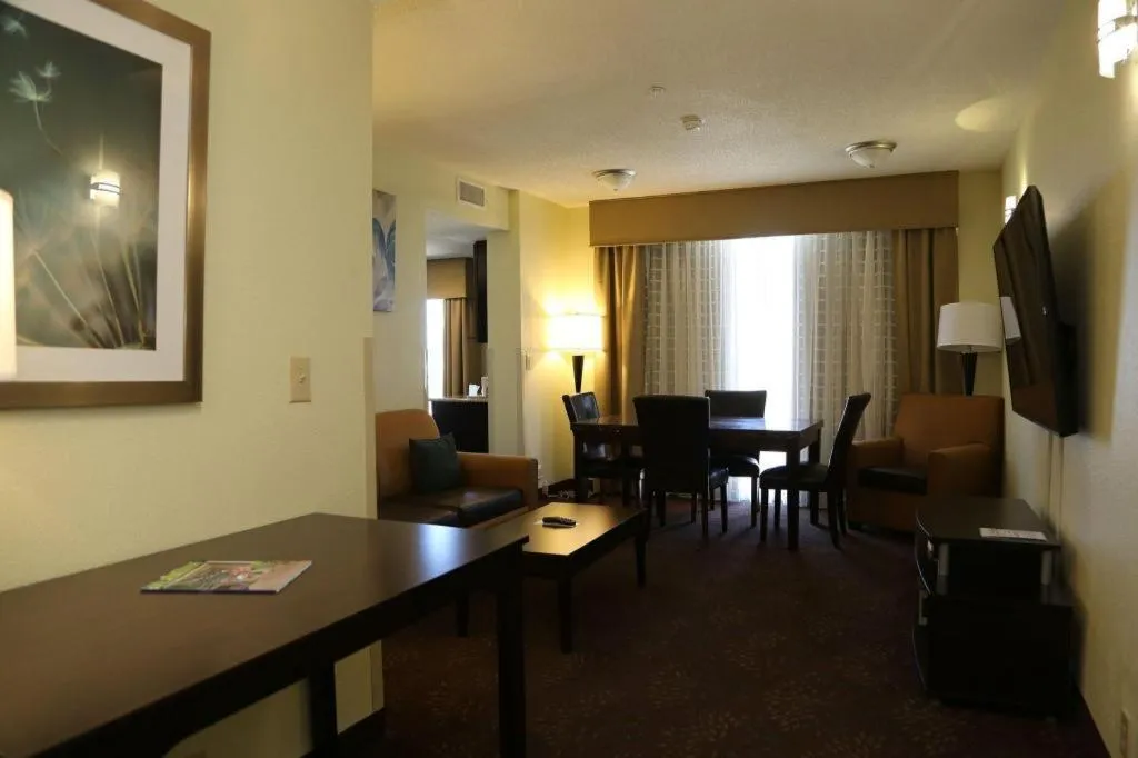 Holiday Inn Express Hotel & Suites Cleveland - Ms By IHG