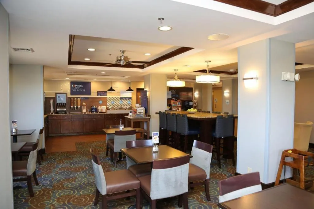 Holiday Inn Express Hotel & Suites Cleveland - Ms By IHG