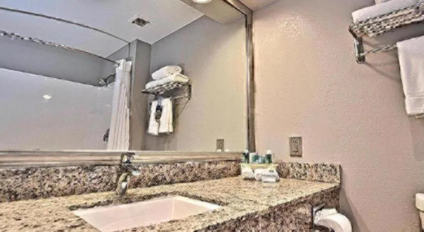 Holiday Inn Express Hotel & Suites Cleveland - Ms By IHG