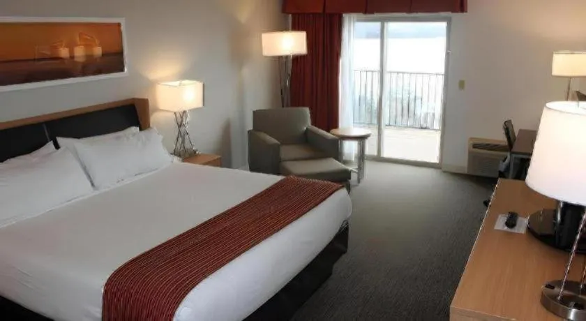 Bed in Holiday Inn Express Munising-Lakeview Hotel By IHG