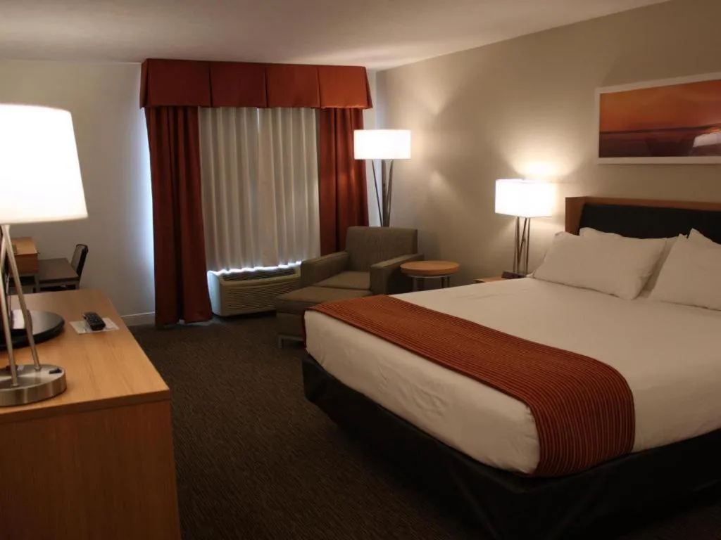 Bed in Holiday Inn Express Munising-Lakeview Hotel By IHG