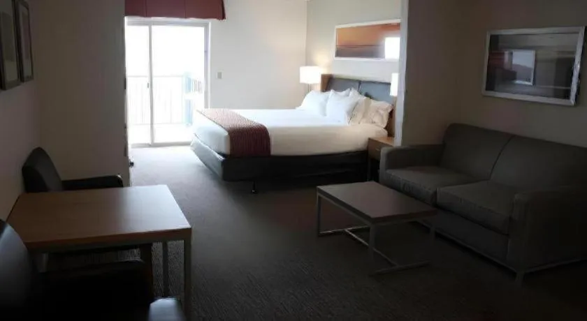 Bed in Holiday Inn Express Munising-Lakeview Hotel By IHG