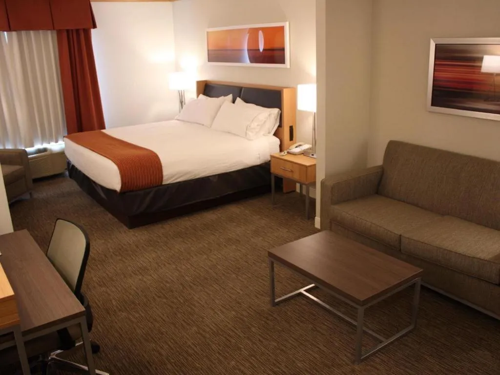 Bed in Holiday Inn Express Munising-Lakeview Hotel By IHG