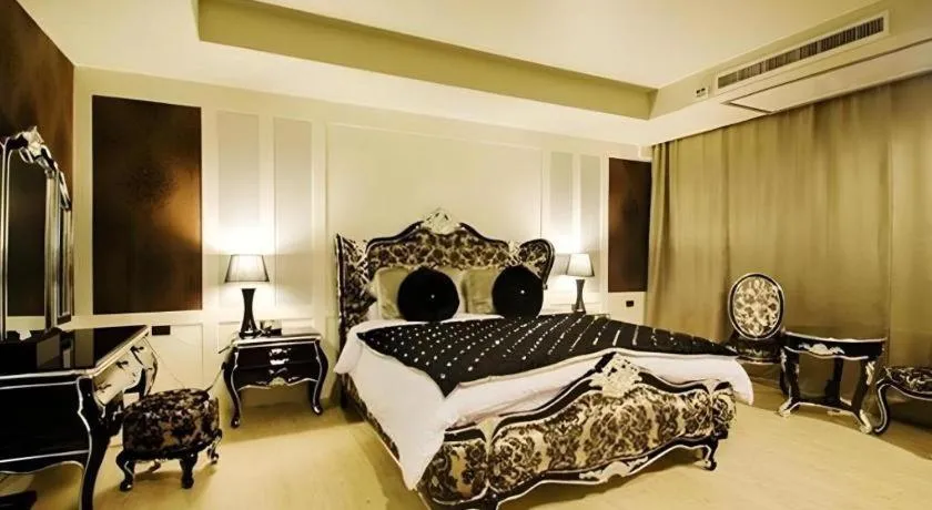 Bed in Alvarez Hotel