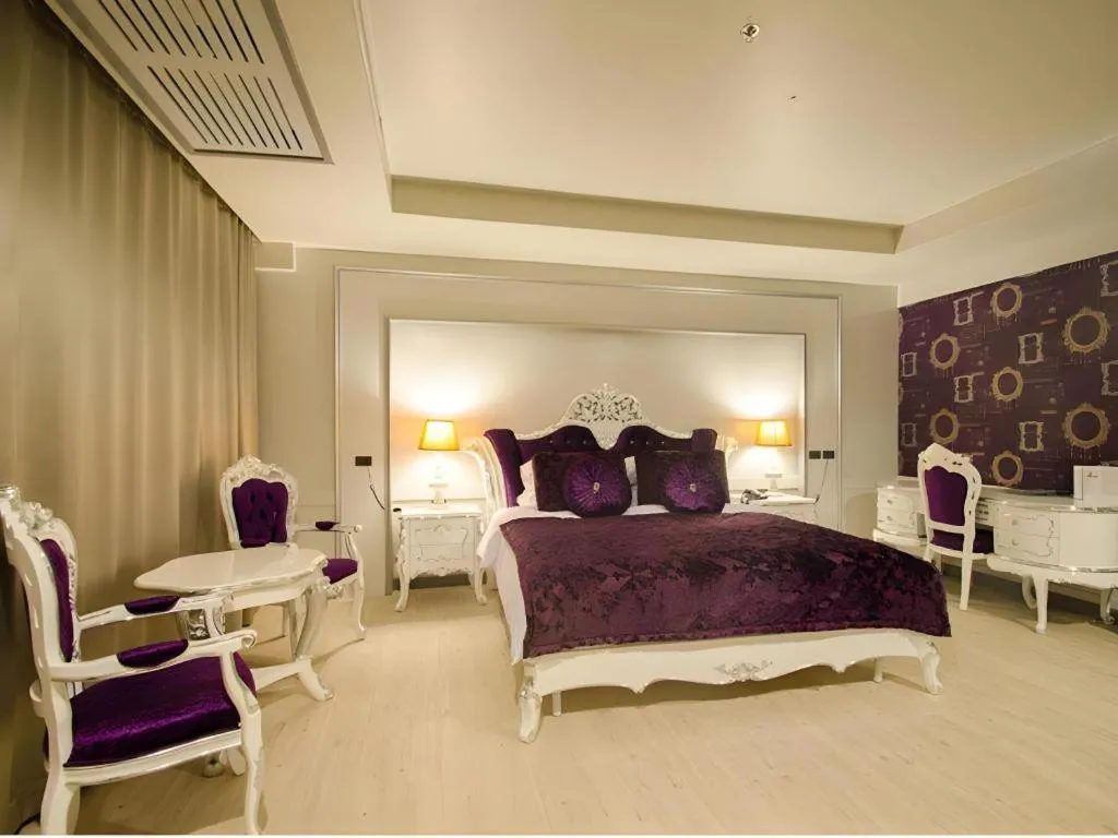 Bed in Alvarez Hotel