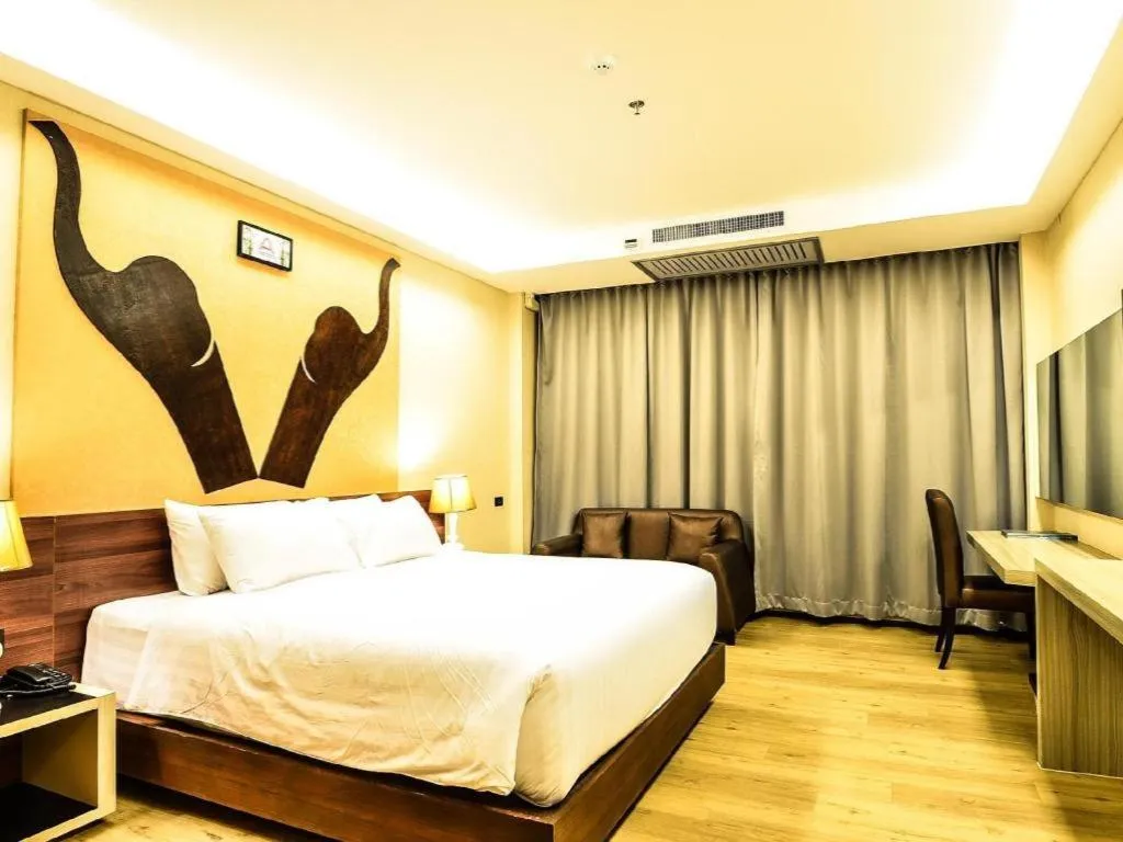 Bed in Alvarez Hotel