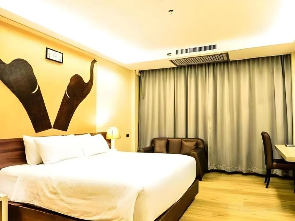 Bed in Alvarez Hotel