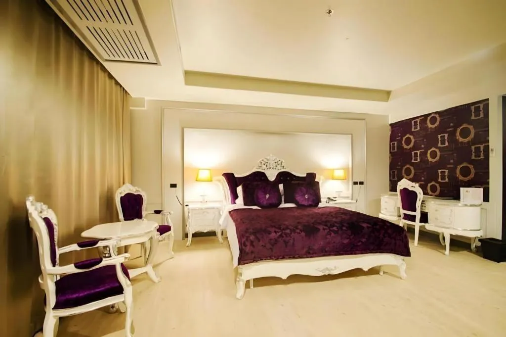 Bed in Alvarez Hotel