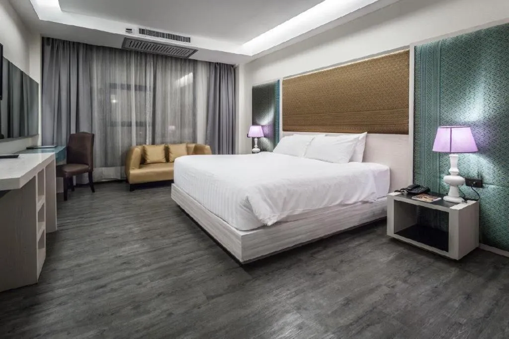 Bed in Alvarez Hotel