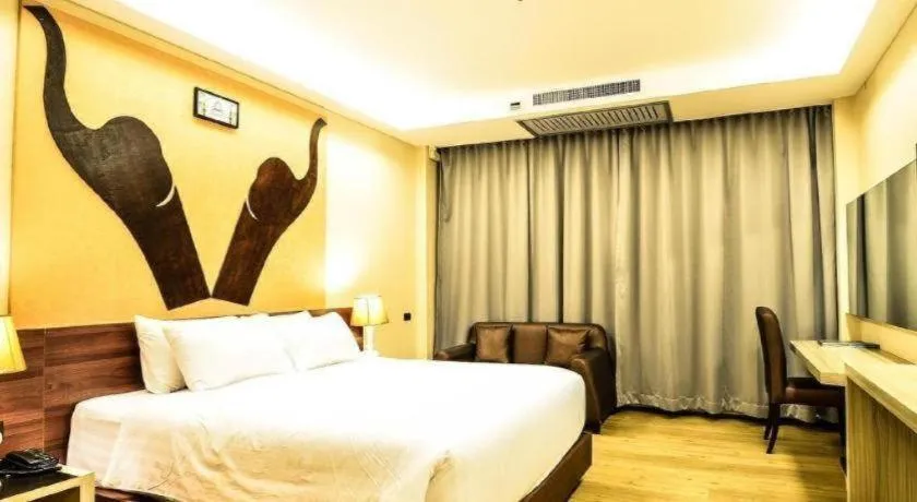 Bed in Alvarez Hotel