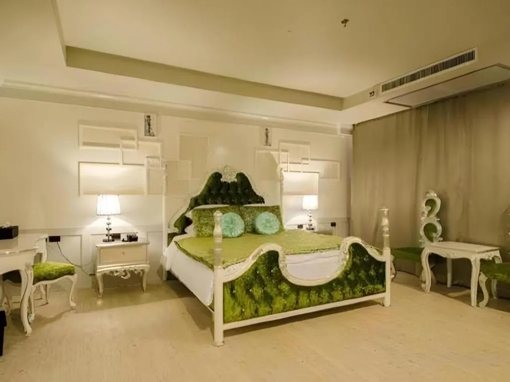 Bed in Alvarez Hotel