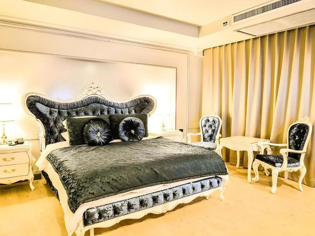 Bed in Alvarez Hotel