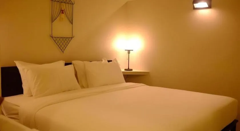 Bed in Silp-Pa Phra Nakhon Si Ayutthaya Hotel