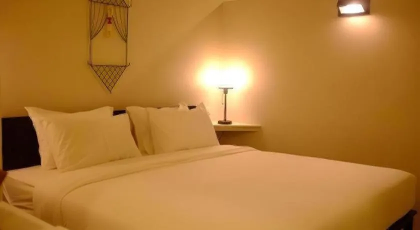 Bed in Silp-Pa Phra Nakhon Si Ayutthaya Hotel