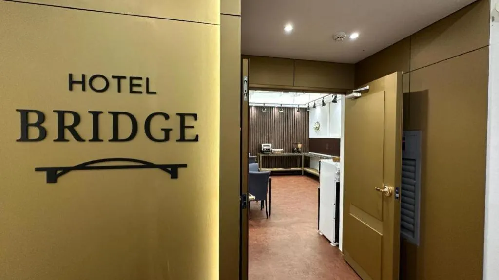 Hotel Bridge