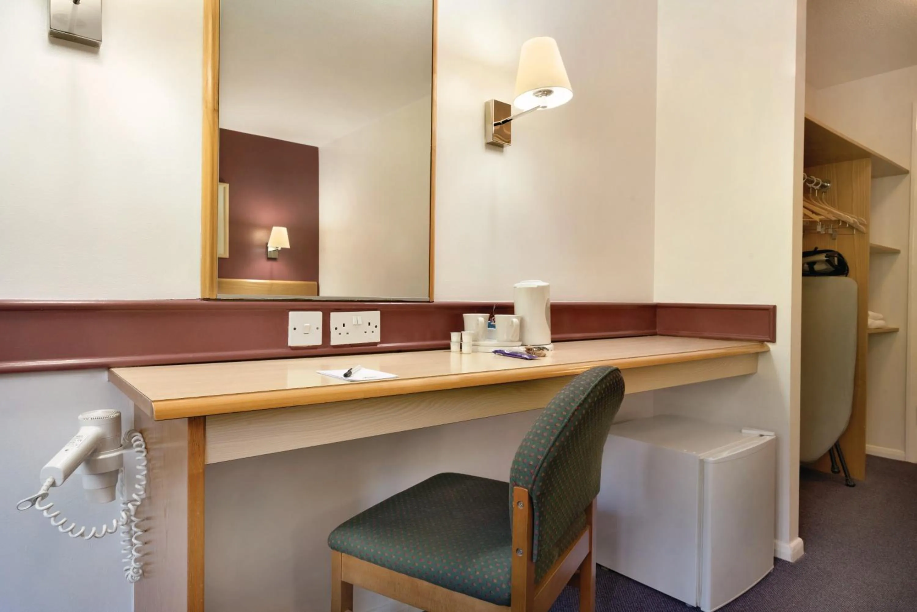 Coffee/tea facilities in Days Inn Hotel Membury