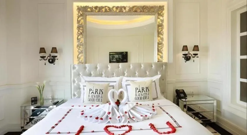 Bed in Lafayette Boutique Hotel