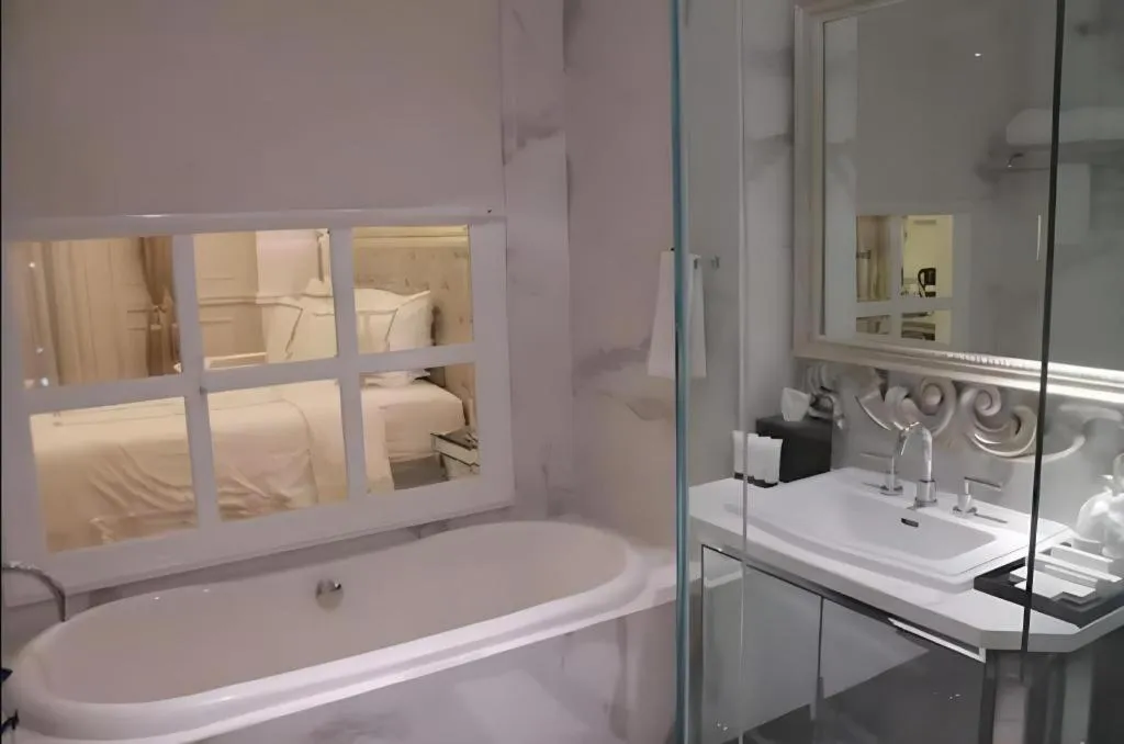 Bed in Lafayette Boutique Hotel