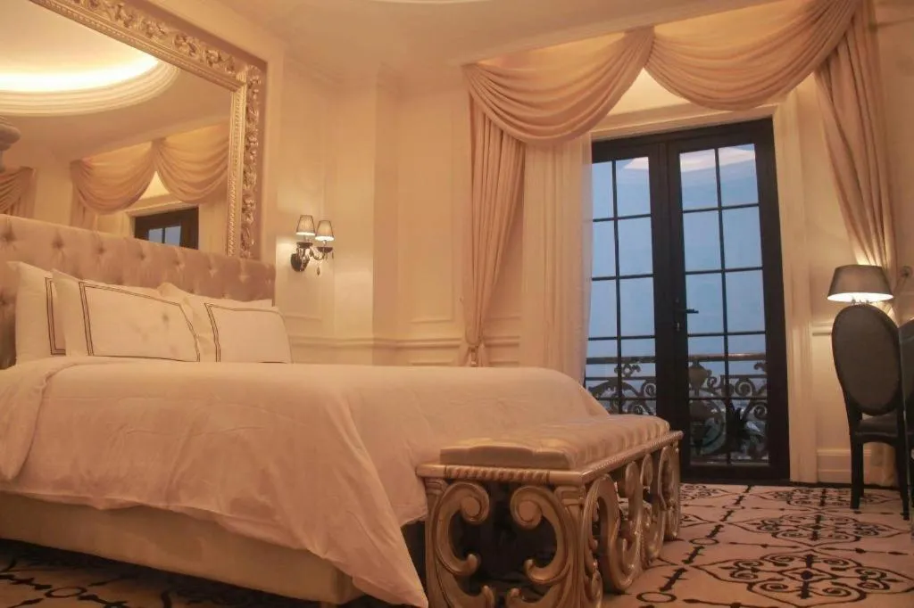 Bed in Lafayette Boutique Hotel