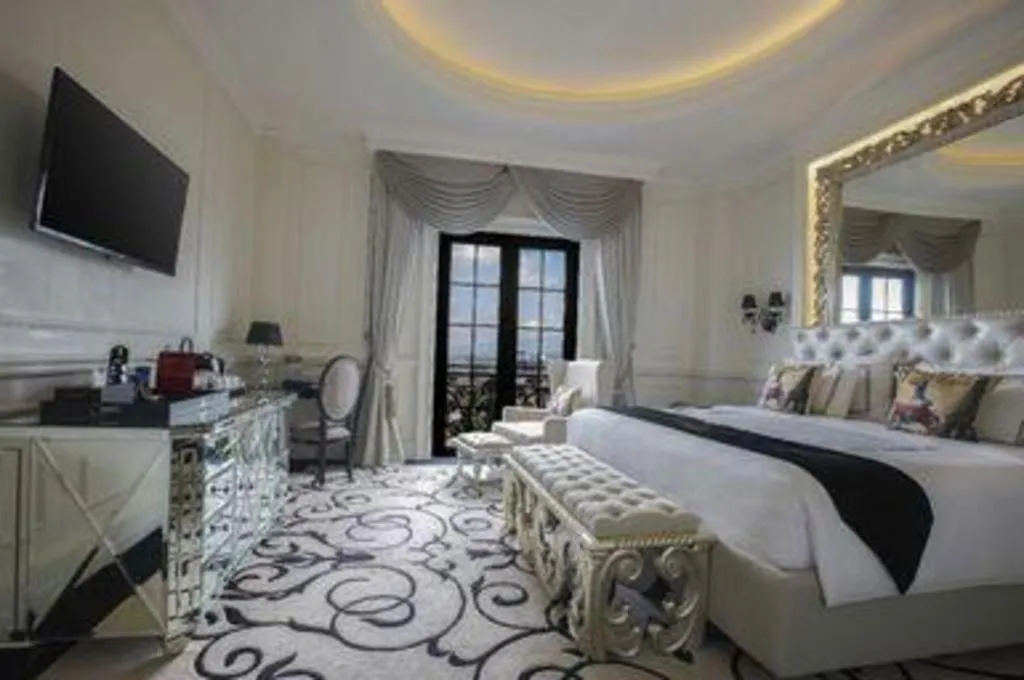 Bed in Lafayette Boutique Hotel