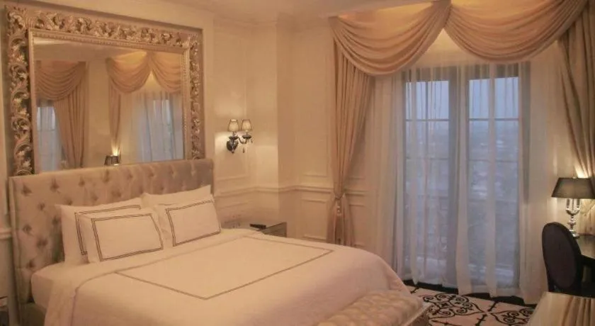 Bed in Lafayette Boutique Hotel