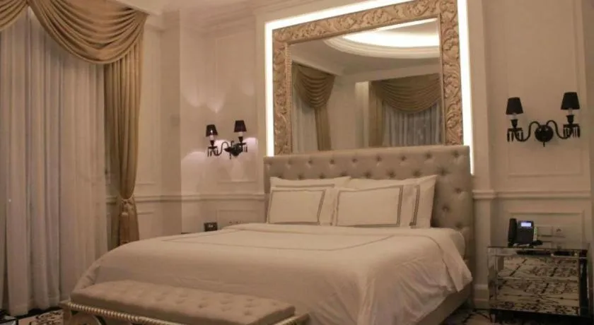 Bed in Lafayette Boutique Hotel