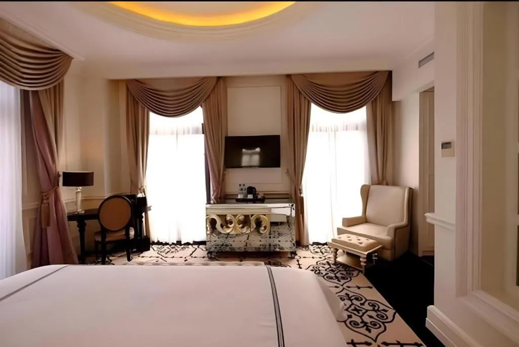 Bed in Lafayette Boutique Hotel