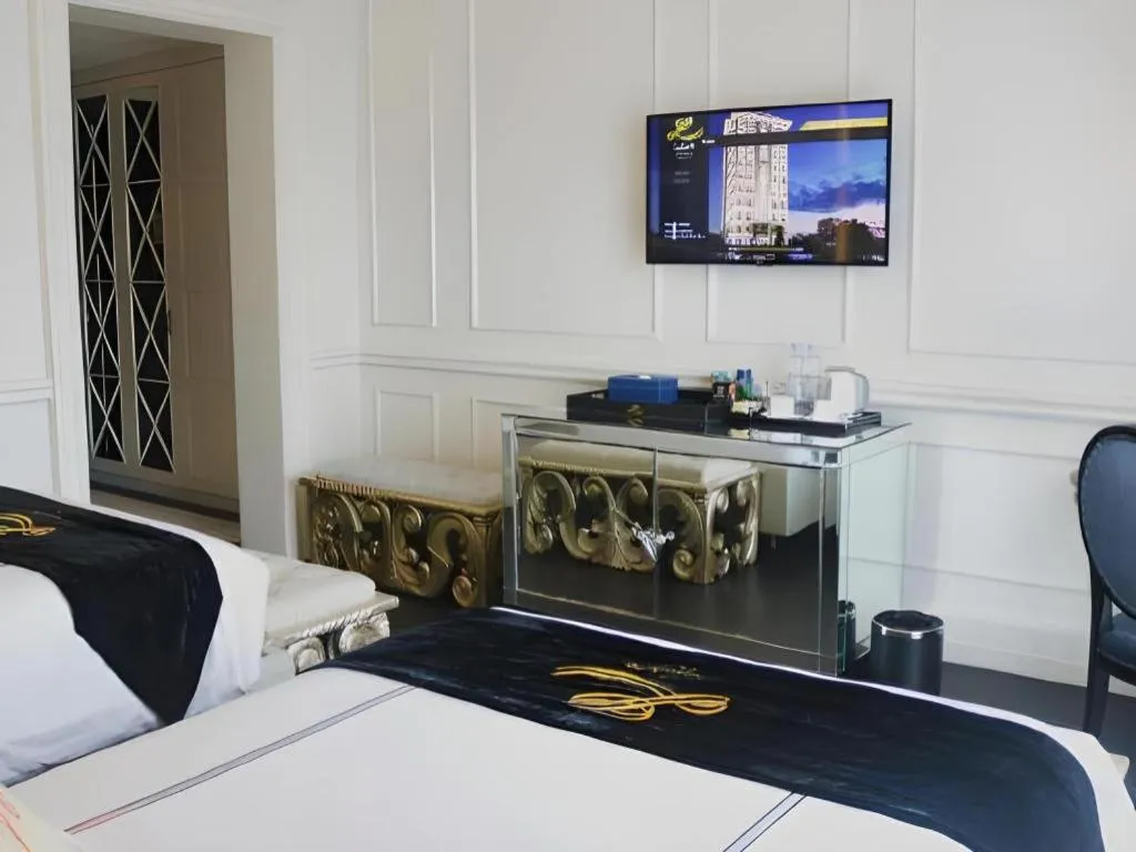 Bed in Lafayette Boutique Hotel