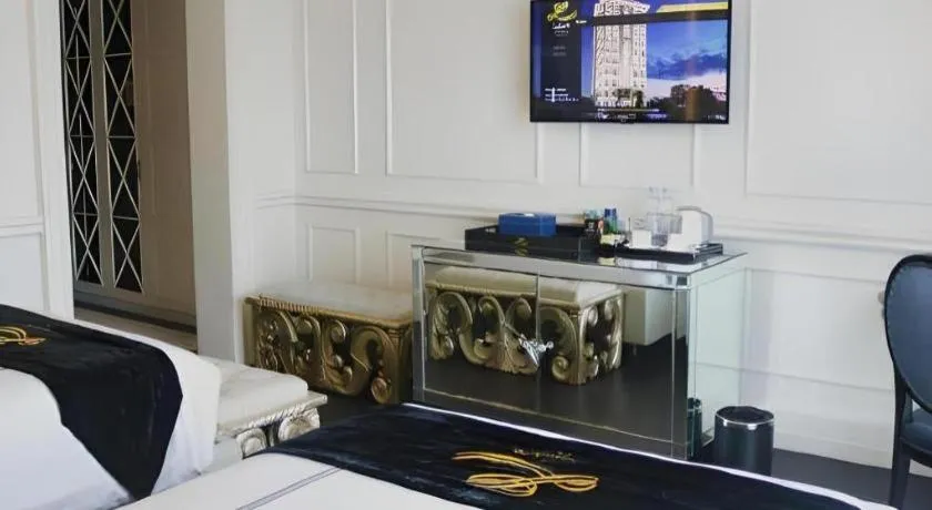 Bed in Lafayette Boutique Hotel