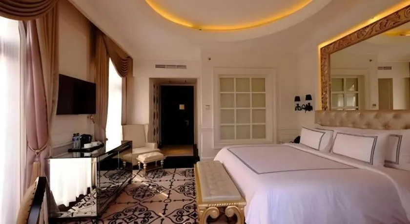 Bed in Lafayette Boutique Hotel