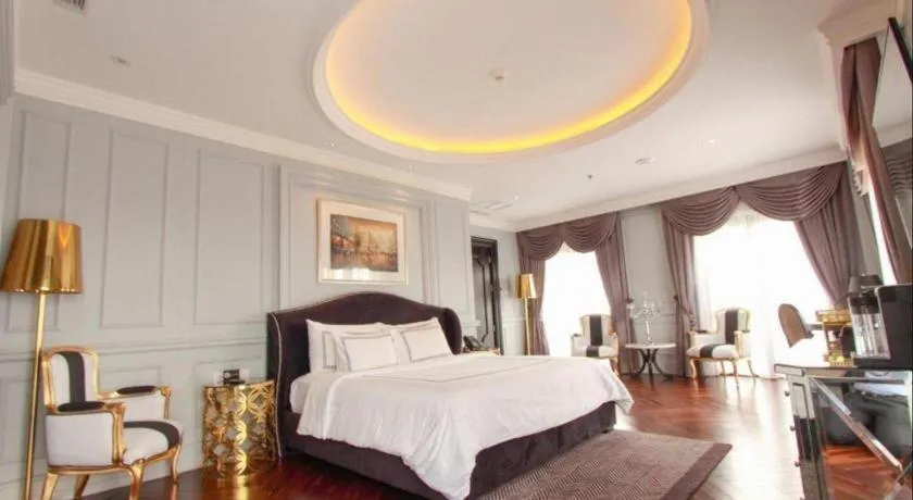 Bed in Lafayette Boutique Hotel