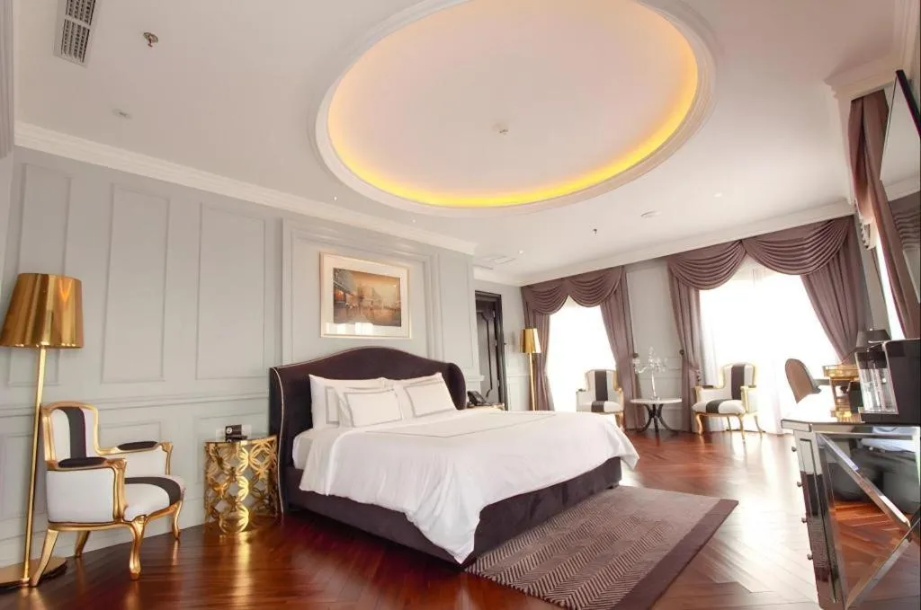 Bed in Lafayette Boutique Hotel