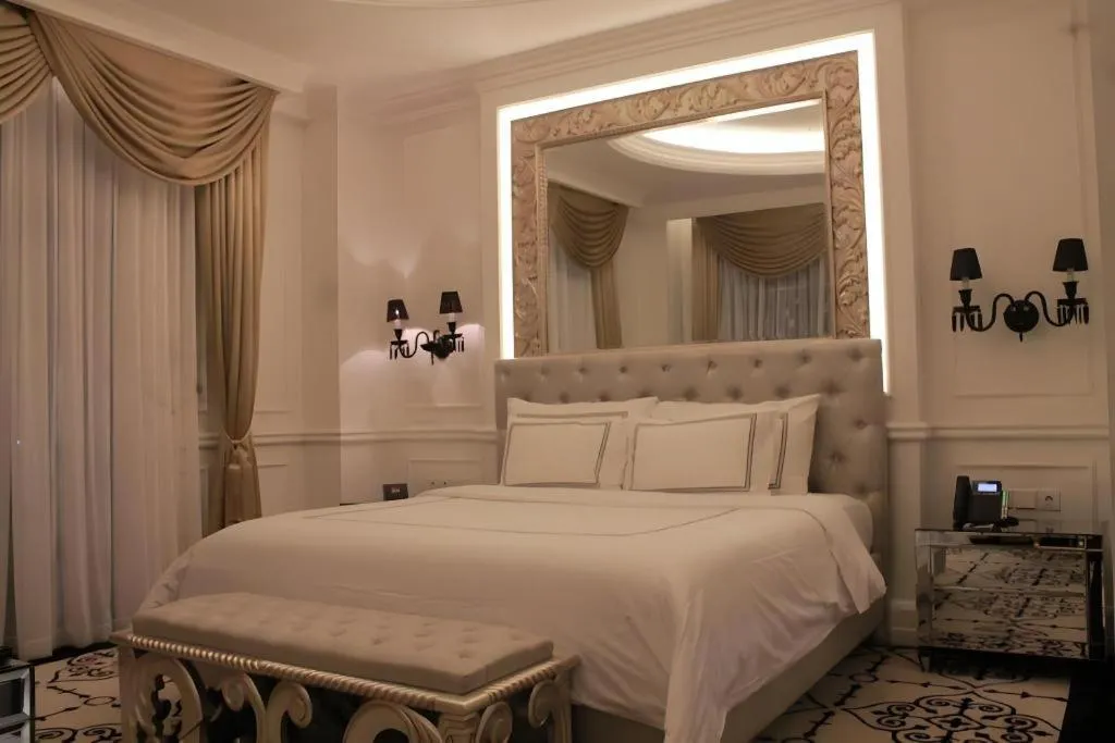 Bed in Lafayette Boutique Hotel