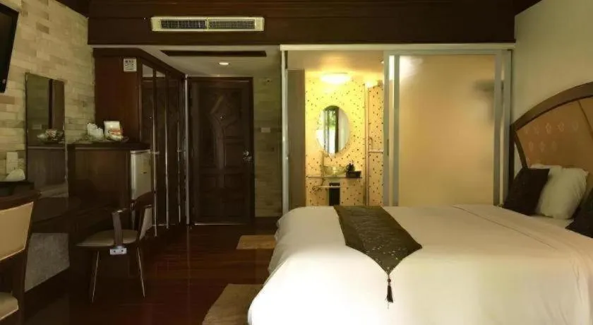 Bed in NH Elegant Hotel