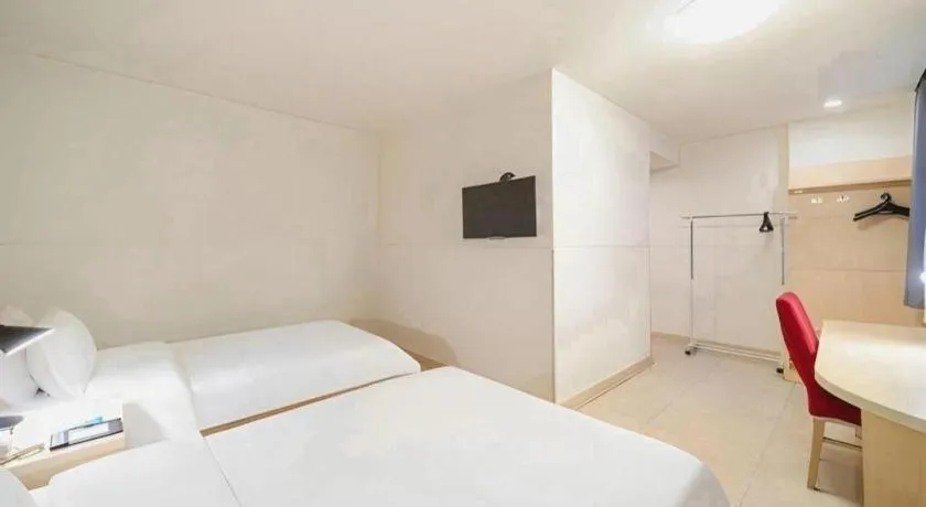 Bed in Jinjiang Inn Guangzhou Liwan Caihongqiao Metro Station