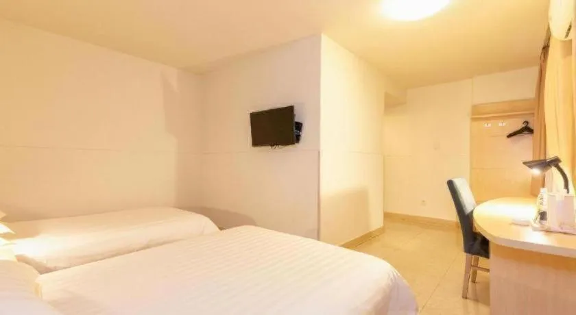 Bed in Jinjiang Inn Guangzhou Liwan Caihongqiao Metro Station