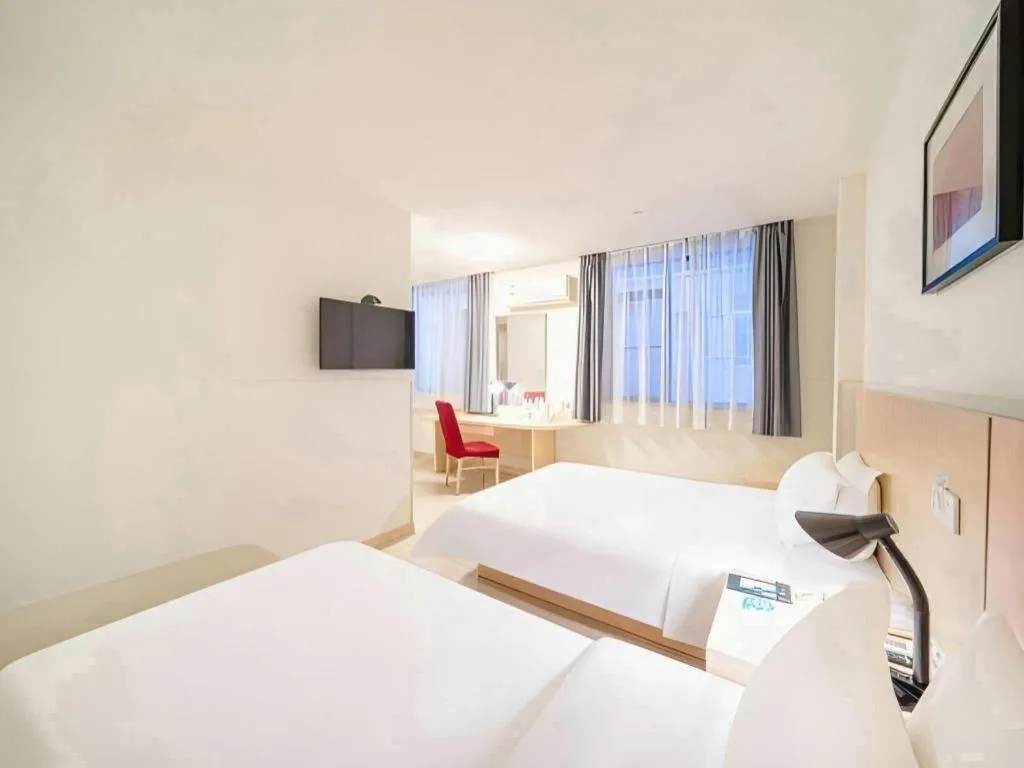 Bed in Jinjiang Inn Guangzhou Liwan Caihongqiao Metro Station