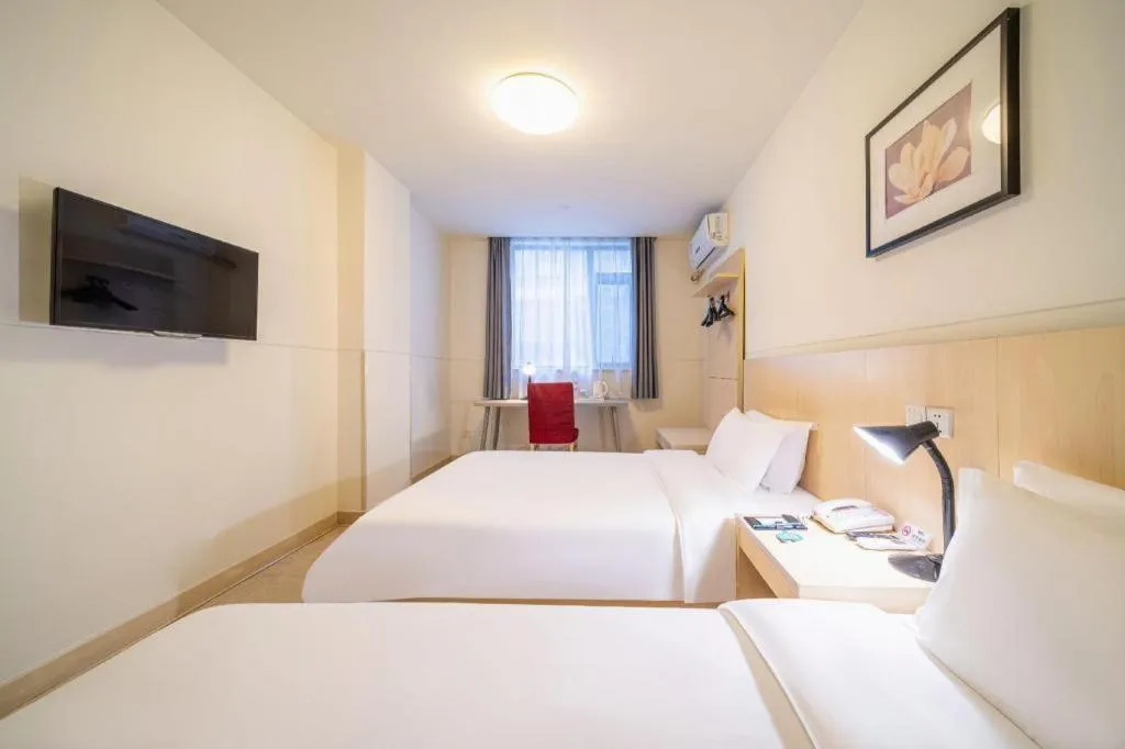 Bed in Jinjiang Inn Guangzhou Liwan Caihongqiao Metro Station