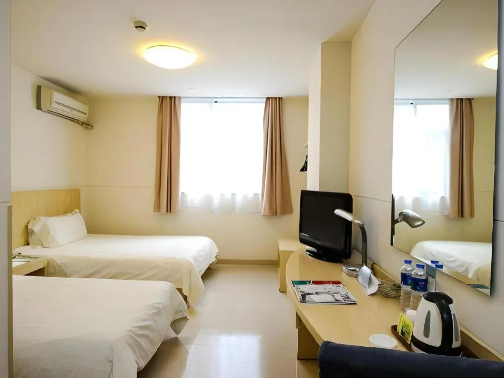 Bed in Jinjiang Inn Guangzhou Liwan Caihongqiao Metro Station