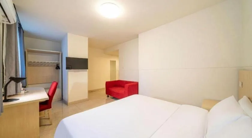 Bed in Jinjiang Inn Guangzhou Liwan Caihongqiao Metro Station