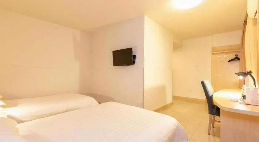 Bed in Jinjiang Inn Guangzhou Liwan Caihongqiao Metro Station