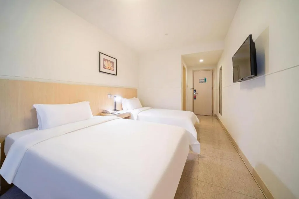 Bed in Jinjiang Inn Guangzhou Liwan Caihongqiao Metro Station