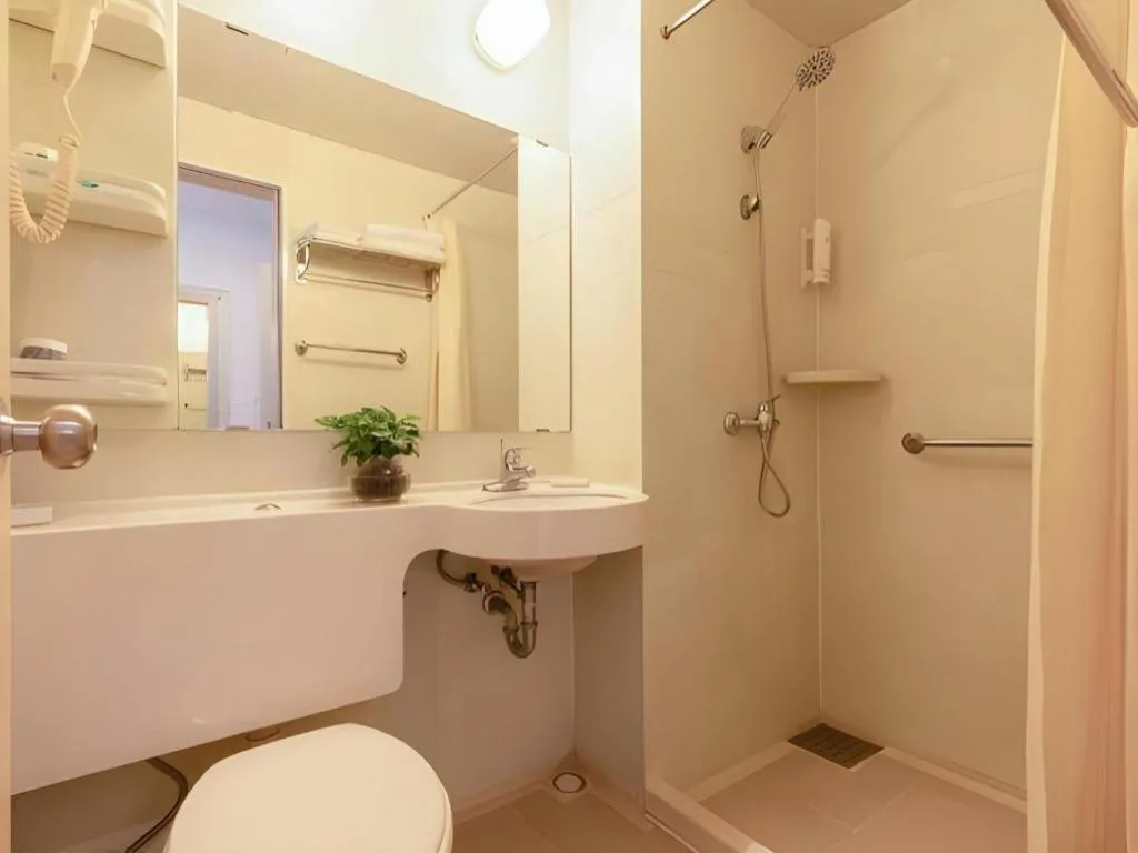 Jinjiang Inn Guangzhou Liwan Caihongqiao Metro Station