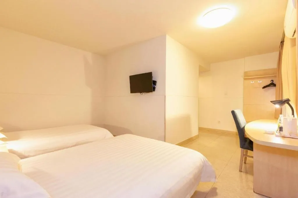 Bed in Jinjiang Inn Guangzhou Liwan Caihongqiao Metro Station