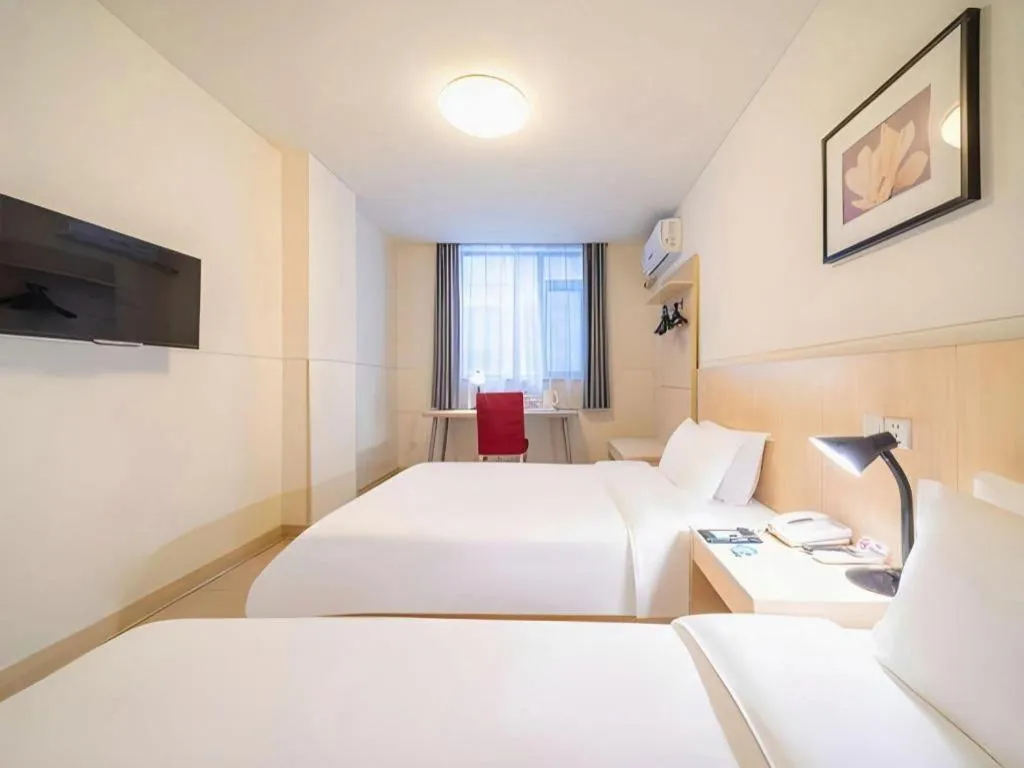 Bed in Jinjiang Inn Guangzhou Liwan Caihongqiao Metro Station