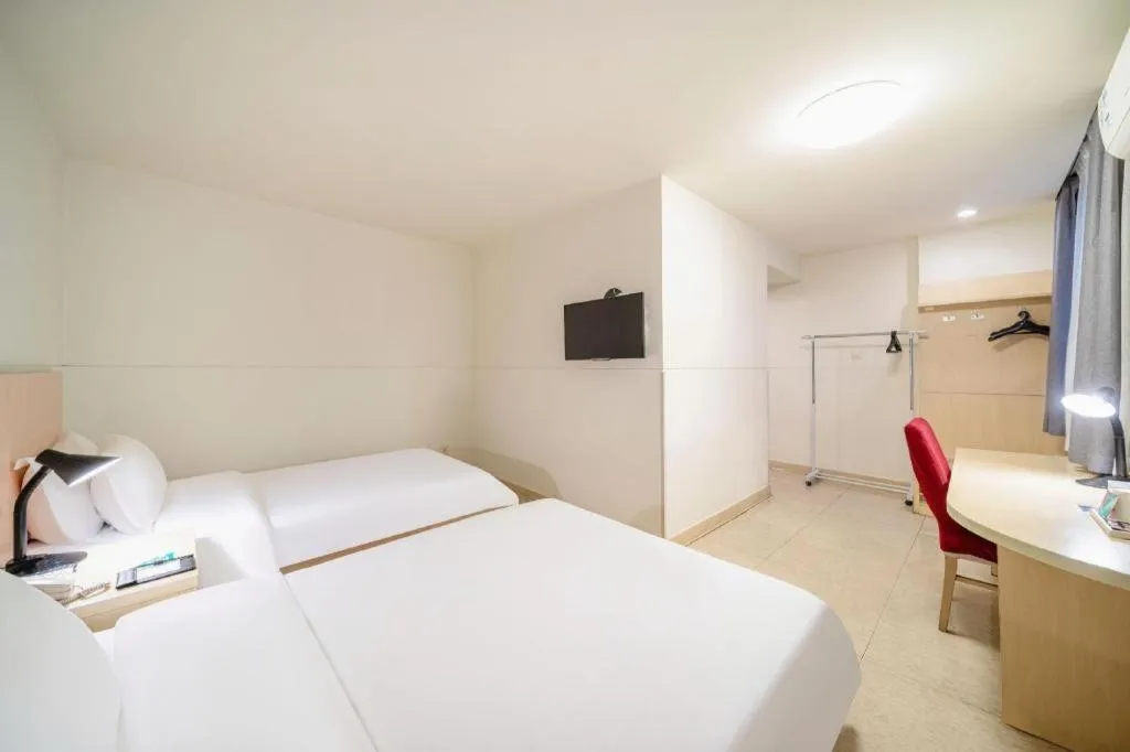 Bed in Jinjiang Inn Guangzhou Liwan Caihongqiao Metro Station