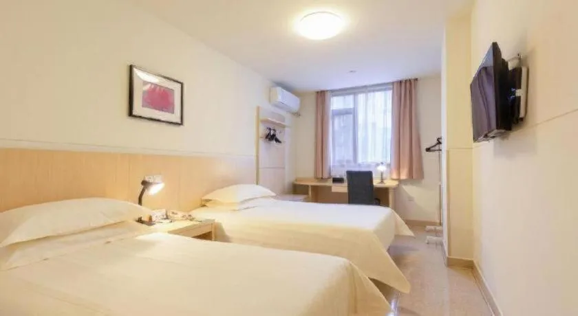 Bed in Jinjiang Inn Guangzhou Liwan Caihongqiao Metro Station