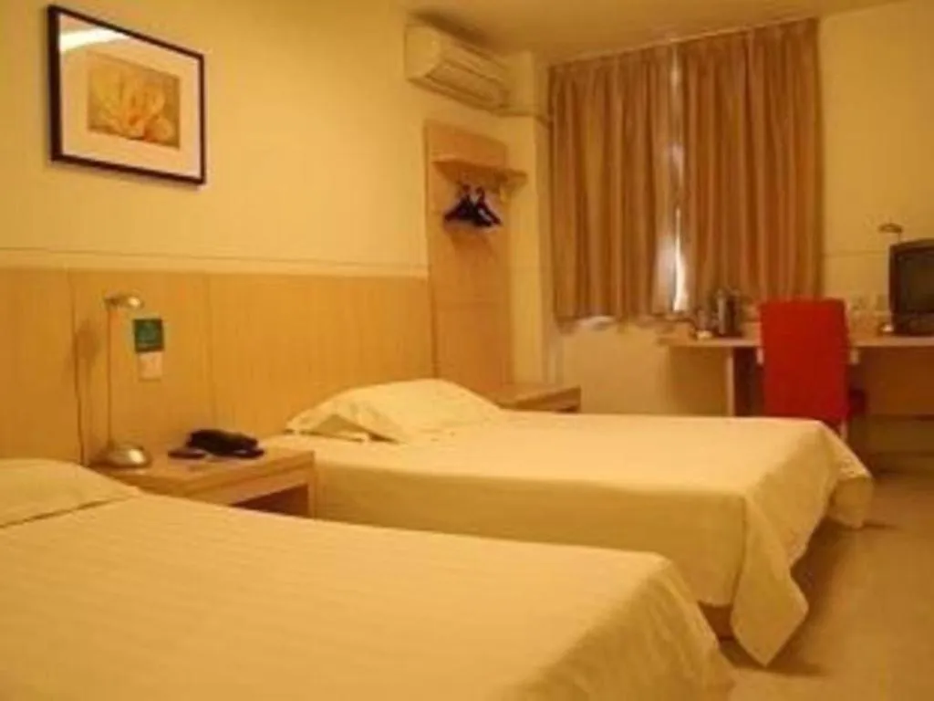 Bed in Jinjiang Inn Guangzhou Liwan Caihongqiao Metro Station